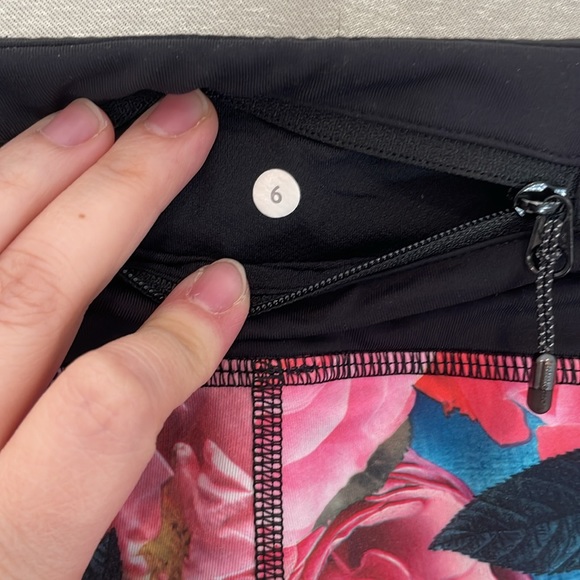 LULULEMON Inspire Crop II sz 6 - Picture 5 of 5